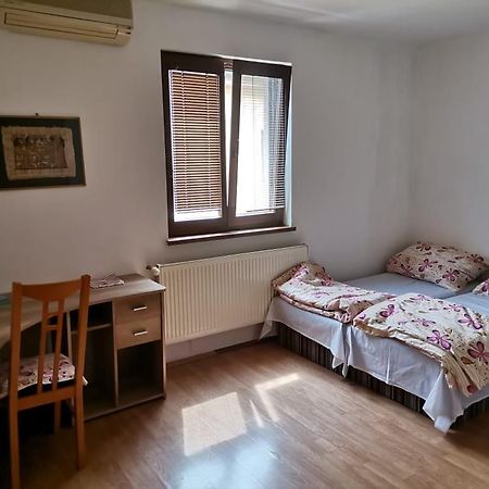 Anh' Private Rooms For Tourist Bratislava Exterior photo