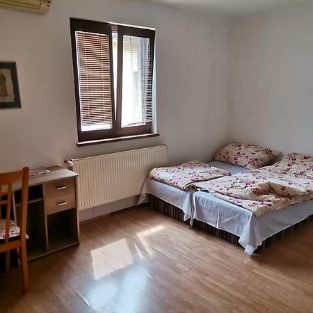 Anh' Private Rooms For Tourist Bratislava Exterior photo