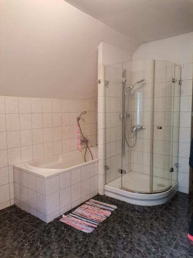 Anh' Private Rooms For Tourist Bratislava Exterior photo